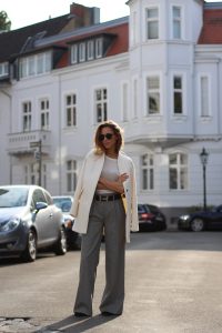 DÜSSELDORF; GERMANY - DEZEMBER : German model and fashion blogger Alexandra Lapp (@alexandralapp_) wearing Oui t-shirt, pants and wide leg pants, Monokel Eyewear sunglasses, Hermès belt, Tabitha Simmons shoes and Furla bag on Dezember, 2016 in Germany*** Local Caption *** Alexandra Lapp