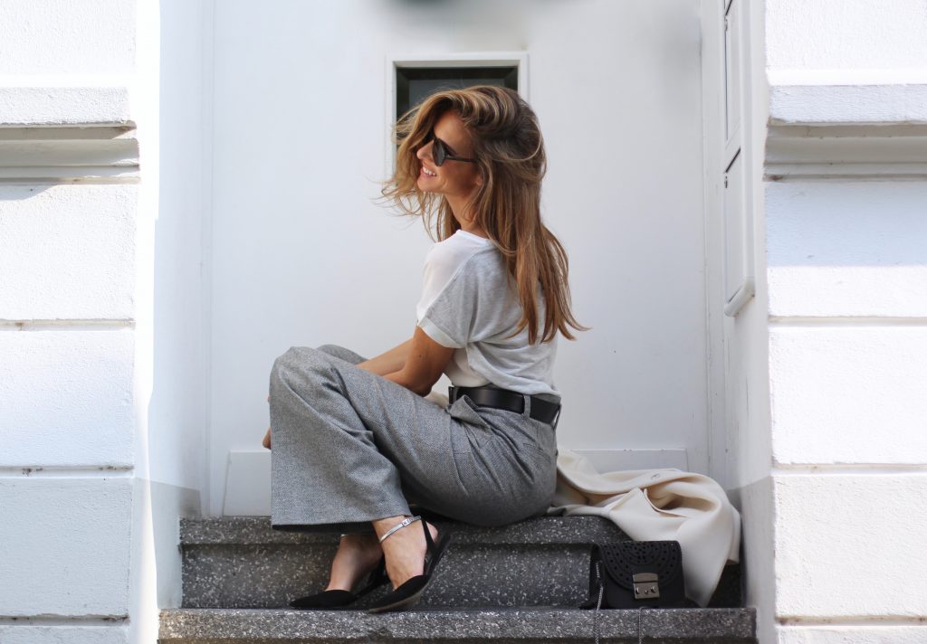 DÜSSELDORF; GERMANY - DEZEMBER : German model and fashion blogger Alexandra Lapp (@alexandralapp_) wearing Oui t-shirt, pants and wide leg pants, Monokel Eyewear sunglasses, Hermès belt, Tabitha Simmons shoes and Furla bag on Dezember, 2016 in Germany*** Local Caption *** Alexandra Lapp