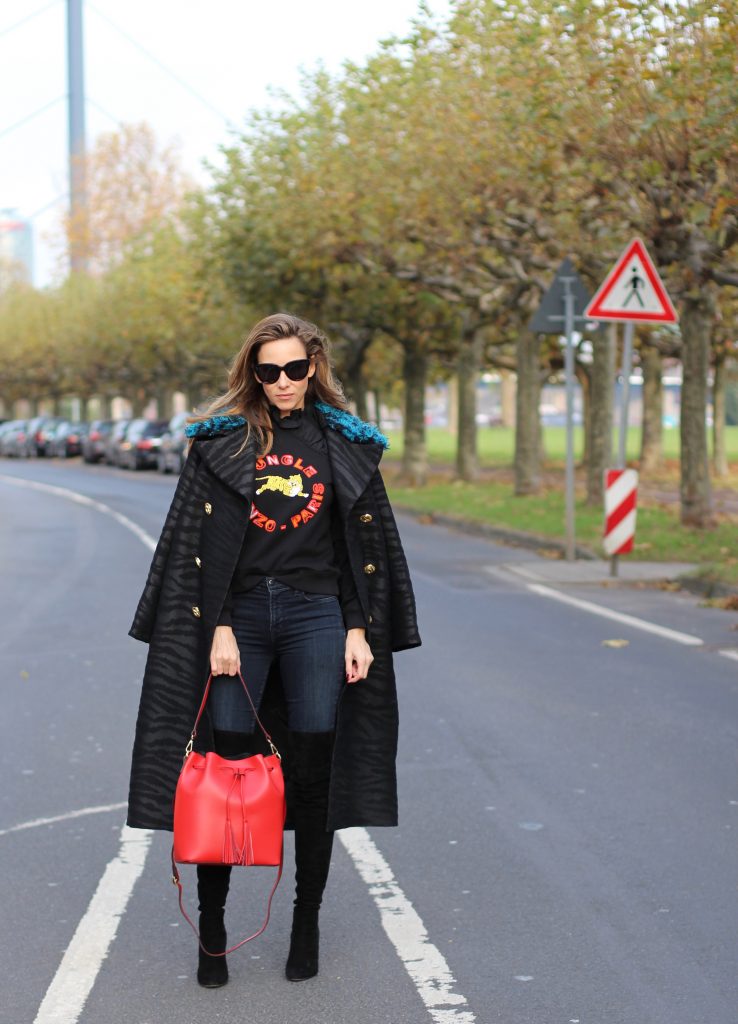 DÜSSELDORF; GERMANY - DEZEMBER : German model and fashion blogger Alexandra Lapp (@alexandralapp_) wearing Kenzo x H&M sweater and coat Céline sunglasses, Gianvito Rossi overknees and Camelia Roma bag on Dezember, 2016 in Germany*** Local Caption *** Alexandra Lapp