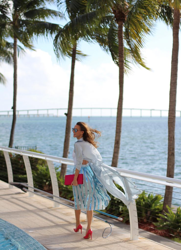 MANDARIN ORIENTAL; MIAMI; FLORIDA - JANUARY : German model and fashion blogger Alexandra Lapp (@alexandralapp_) wearing a light blue trenchcoat, a pleated skirt in metallic blue and a body from Patrizia Pepe, pink pumps and pink silk clutch by Prada and sunglasses from Le Specs on January, 2017 in Miami *** Local Caption *** Alexandra Lapp