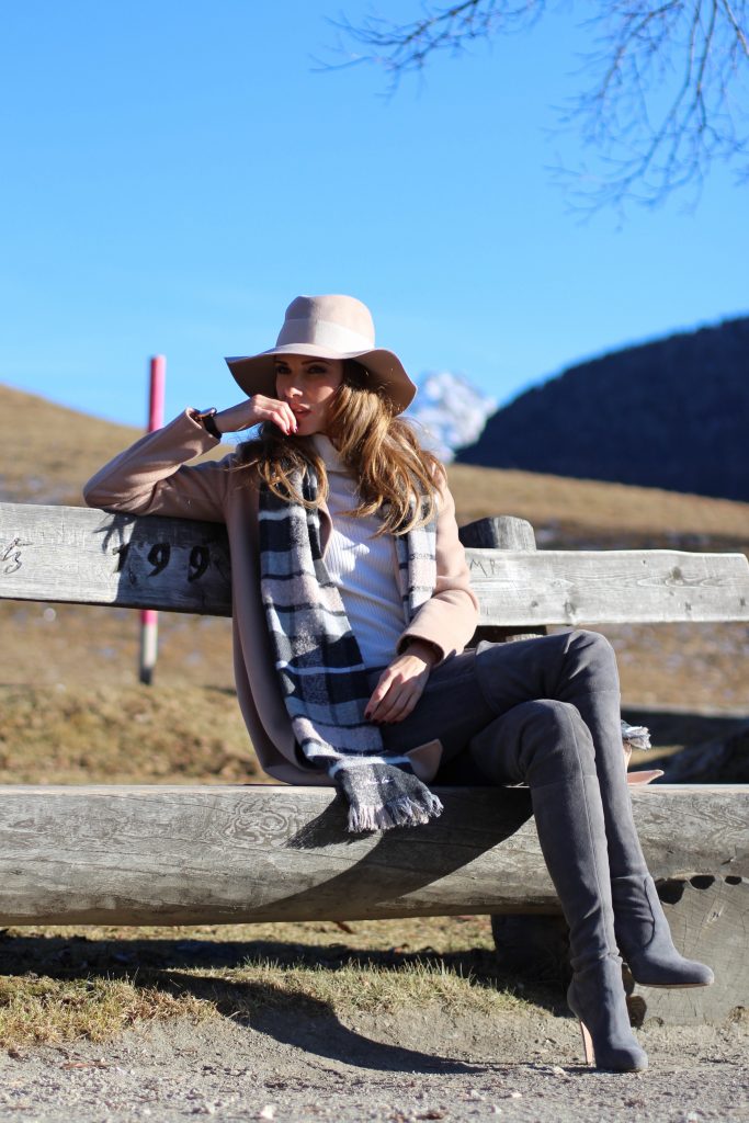 Sankt Moritz, Marc Cain, Gianvito Rossi, Chloé, IWC SANKT MORITZ - DEZEMBER : German model and fashion blogger Alexandra Lapp (@alexandralapp_) wearing Marc Cain in St. Moritz, an off white turtleneck, grey slim jeans, a beige cashmere coat, scarf and hat by Marc Cain, overknee boots in grey from Gianvito Rossi, IWC watch and a bag by Chloe on Dezember, 2016 in Sankt Moritz *** Local Caption *** Alexandra Lapp
