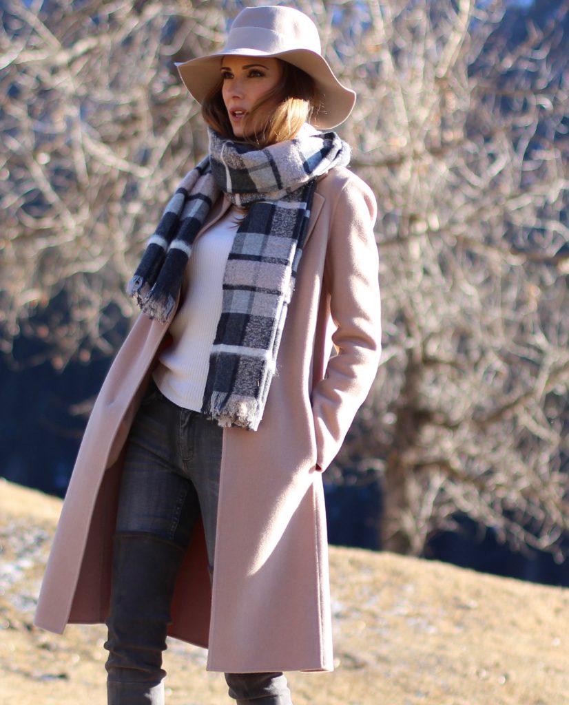 Sankt Moritz, Marc Cain, Gianvito Rossi, Chloé, IWC SANKT MORITZ - DEZEMBER : German model and fashion blogger Alexandra Lapp (@alexandralapp_) wearing Marc Cain in St. Moritz, an off white turtleneck, grey slim jeans, a beige cashmere coat, scarf and hat by Marc Cain, overknee boots in grey from Gianvito Rossi, IWC watch and a bag by Chloe on Dezember, 2016 in Sankt Moritz *** Local Caption *** Alexandra Lapp