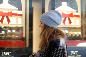SANKT MORITZ - DEZEMBER : German model and fashion blogger Alexandra Lapp (@alexandralapp_) wearing an IWC Portugieser Chronograph, denim, coat, scarf, beanie, gloves and turtleneck by Marc Cain, Isabel Marant booties and a Kelly bag from Hermès on Dezember, 2016 in Sankt Moritz *** Local Caption *** Alexandra Lapp