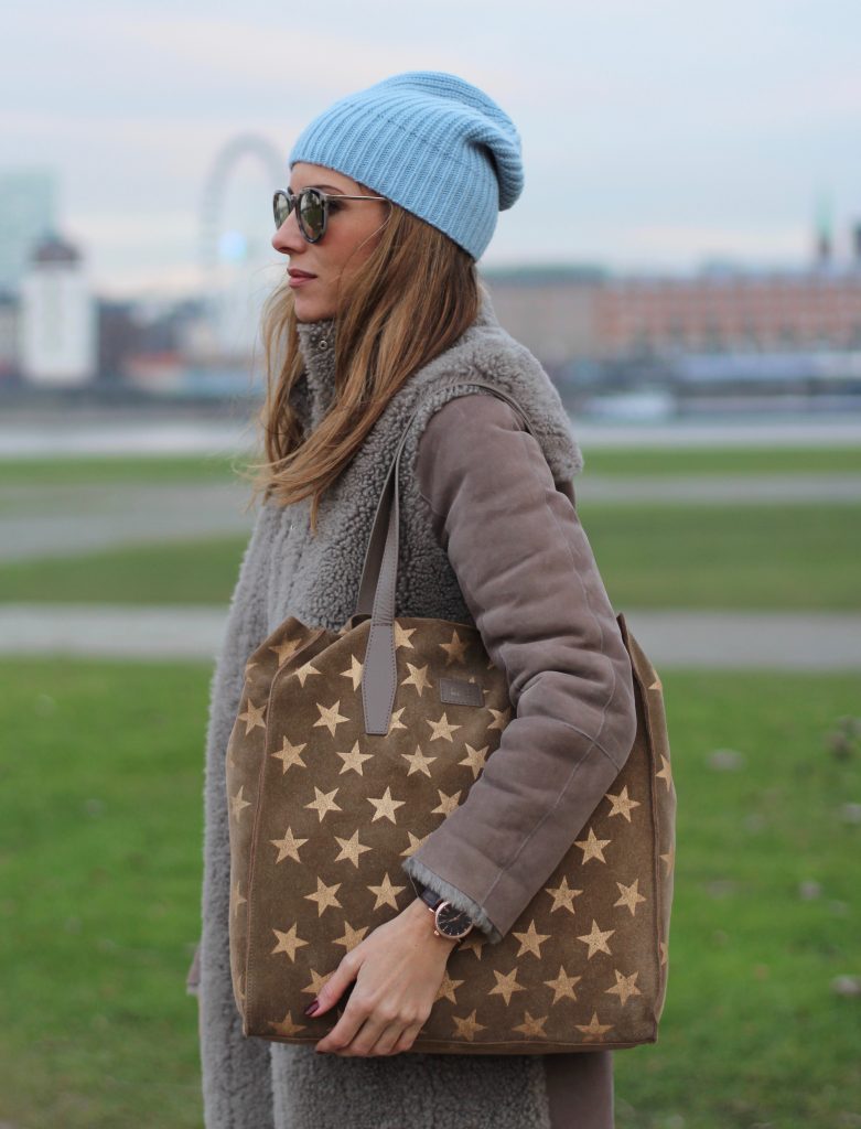 DÜSSELDORF; GERMANY - DEZEMBER : German model and fashion blogger Alexandra Lapp (@alexandralapp_) wearing denim on denim, a denim blouse from Storets, denim by Adriano Goldschmied, velvet booties by Halston, a baby blue beanie from Marc Cain, sunglasses by Le Specs, coat and bag by Steffen Schraut on Dezember, 2016 in Germany*** Local Caption *** Alexandra Lapp