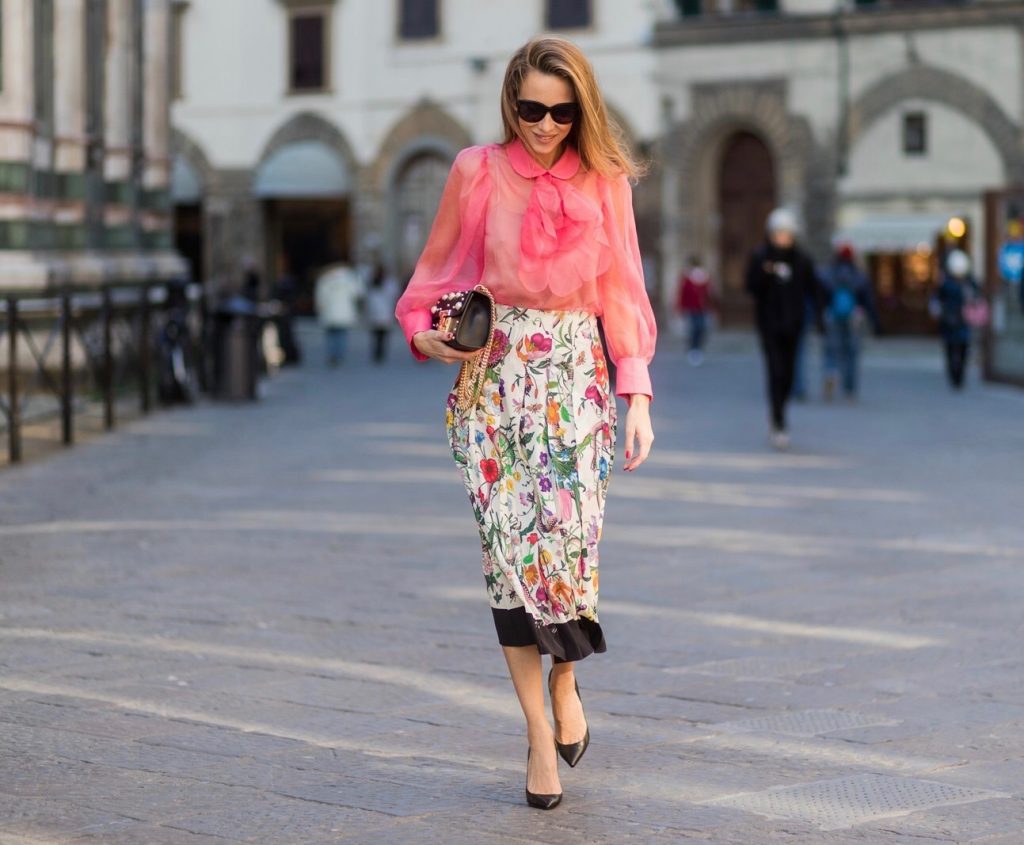 FLORENCE, ITALY - JANUARY 11: German fashion blogger and model Alexandra Lapp is wearing a black Padlock shoulder bag by Gucci , a pink blouse by Gucci, pleated Flora snake, silk skirt by Gucci, sunglasses from Celine, black Christian Louboutin pumps on January 11, 2017 in Florence, Italy. (Photo by Christian Vierig/Getty Images) *** Local Caption *** Alexandra Lapp