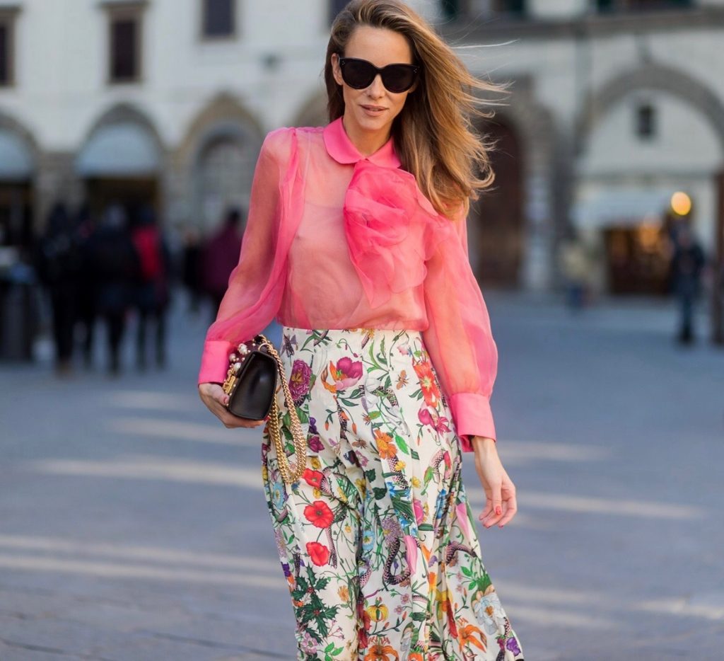 FLORENCE, ITALY - JANUARY 11: German fashion blogger and model Alexandra Lapp is wearing a black Padlock shoulder bag by Gucci , a pink blouse by Gucci, pleated Flora snake, silk skirt by Gucci, sunglasses from Celine, black Christian Louboutin pumps on January 11, 2017 in Florence, Italy. (Photo by Christian Vierig/Getty Images) *** Local Caption *** Alexandra Lapp