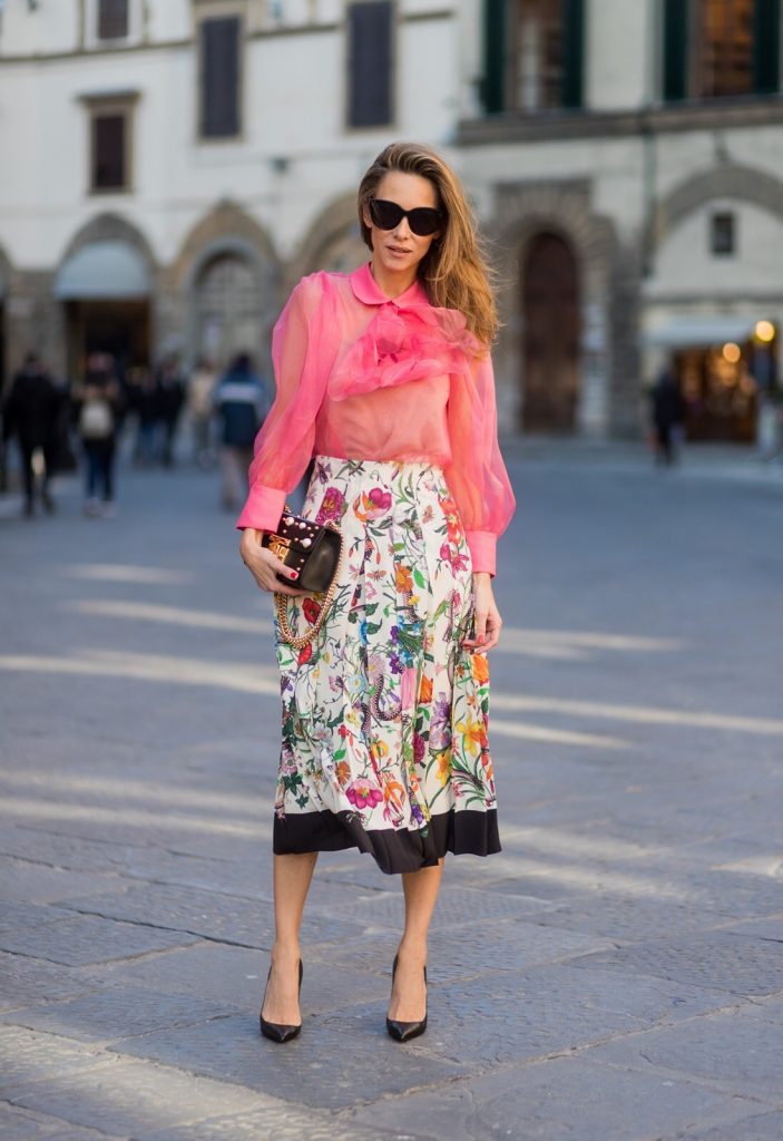 FLORENCE, ITALY - JANUARY 11: German fashion blogger and model Alexandra Lapp is wearing a black Padlock shoulder bag by Gucci , a pink blouse by Gucci, pleated Flora snake, silk skirt by Gucci, sunglasses from Celine, black Christian Louboutin pumps on January 11, 2017 in Florence, Italy. (Photo by Christian Vierig/Getty Images) *** Local Caption *** Alexandra Lapp