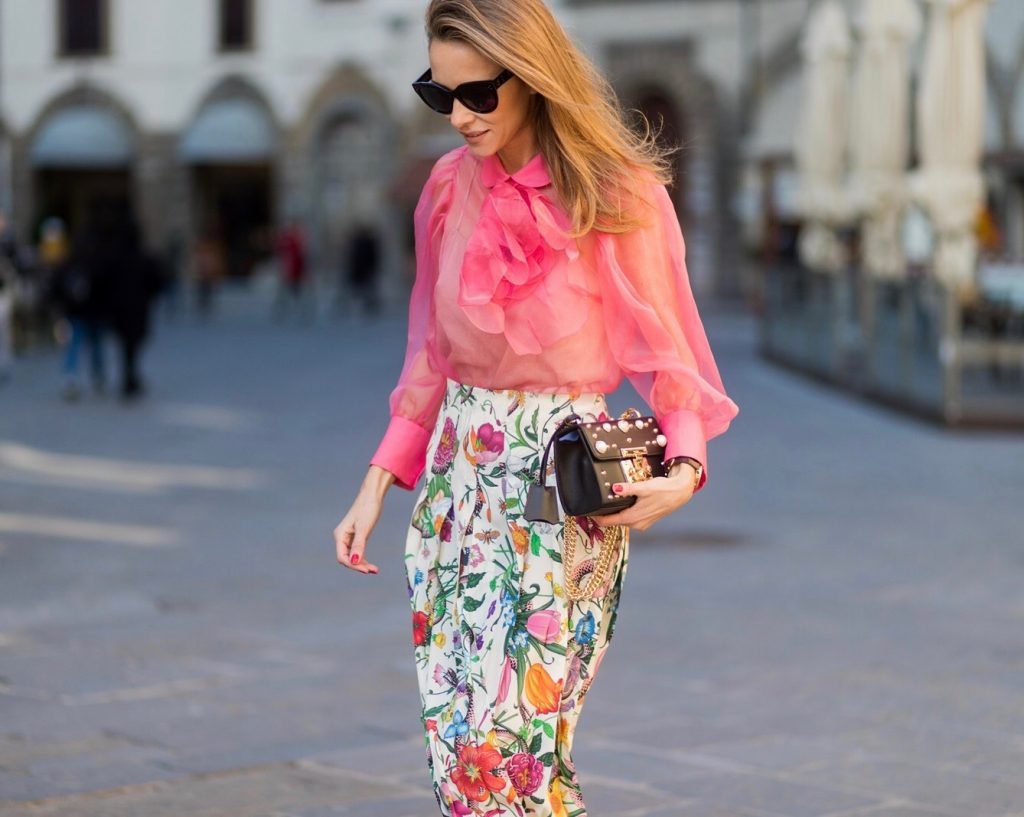 FLORENCE, ITALY - JANUARY 11: German fashion blogger and model Alexandra Lapp is wearing a black Padlock shoulder bag by Gucci , a pink blouse by Gucci, pleated Flora snake, silk skirt by Gucci, sunglasses from Celine, black Christian Louboutin pumps on January 11, 2017 in Florence, Italy. (Photo by Christian Vierig/Getty Images) *** Local Caption *** Alexandra Lapp
