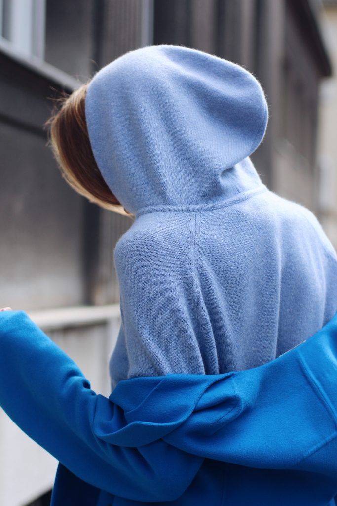  Alexandra Lapp wearing a light blue cashmere hoodie by Heartbreaker, colorful pants in all tones of blue from Emilio Pucci, a blue cashmere coat by Jil Sander, an oversized purple 2.55 tweed bag from Chanel, purple aviator sunglasses from Ray Ban, Gianvito Rossi heels.