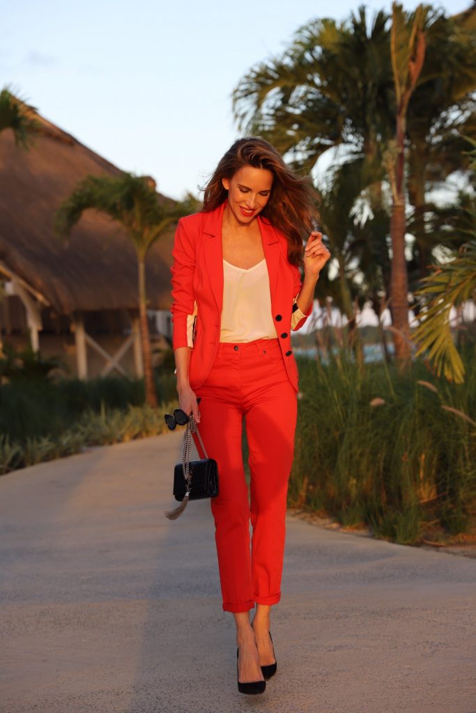 Airfield, Jadicted, Christian Louboutin, Saint Laurent, Céline Model & Blogger Alexandra Lapp in Red Vibes wearing a red suit from Airfield, a white silk top from Jadicted, Christian Louboutin black suede pumps, a small Kate Tassel Yves Saint Laurent handbag in black and black Céline sunglasses.