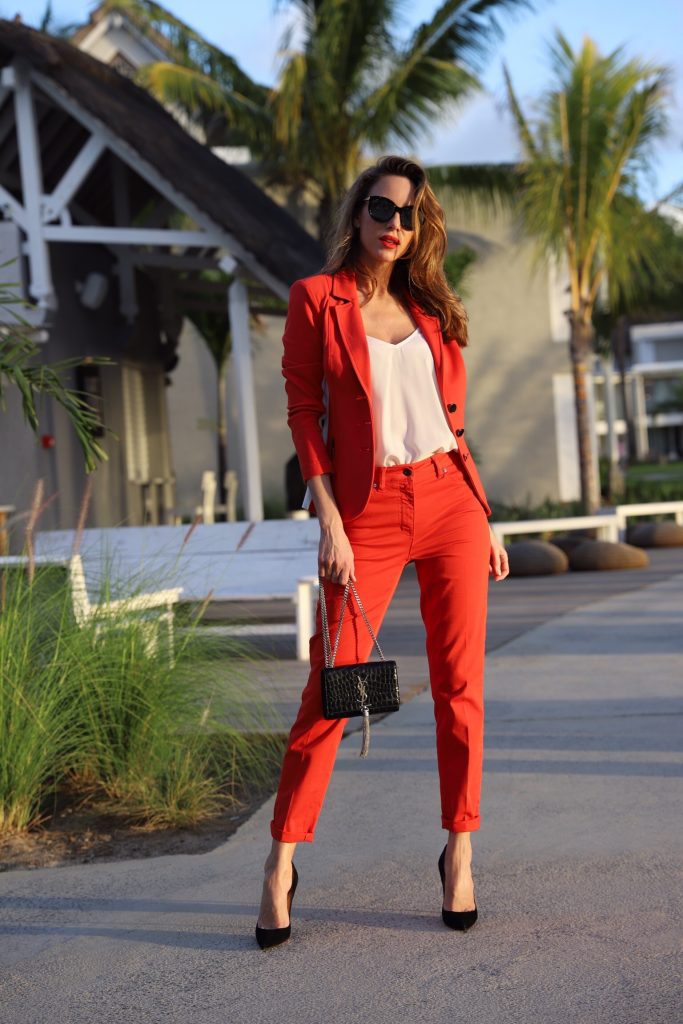 Airfield, Jadicted, Christian Louboutin, Saint Laurent, Céline Model & Blogger Alexandra Lapp in Red Vibes wearing a red suit from Airfield, a white silk top from Jadicted, Christian Louboutin black suede pumps, a small Kate Tassel Yves Saint Laurent handbag in black and black Céline sunglasses.