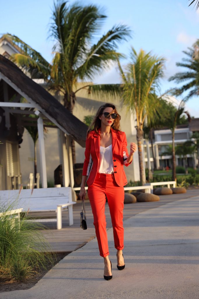 Airfield, Jadicted, Christian Louboutin, Saint Laurent, Céline Model & Blogger Alexandra Lapp in Red Vibes wearing a red suit from Airfield, a white silk top from Jadicted, Christian Louboutin black suede pumps, a small Kate Tassel Yves Saint Laurent handbag in black and black Céline sunglasses.