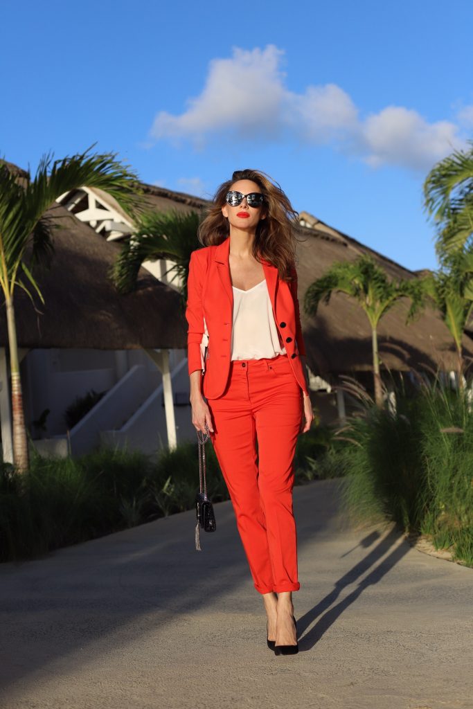 Airfield, Jadicted, Christian Louboutin, Saint Laurent, Céline Model & Blogger Alexandra Lapp in Red Vibes wearing a red suit from Airfield, a white silk top from Jadicted, Christian Louboutin black suede pumps, a small Kate Tassel Yves Saint Laurent handbag in black and black Céline sunglasses.