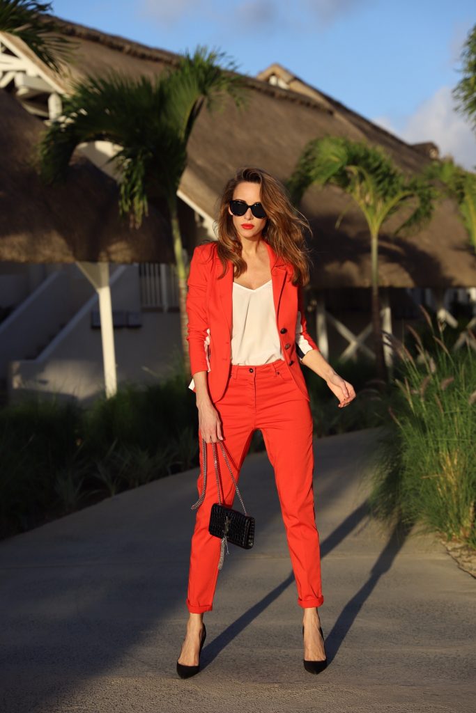 Airfield, Jadicted, Christian Louboutin, Saint Laurent, Céline Model & Blogger Alexandra Lapp in Red Vibes wearing a red suit from Airfield, a white silk top from Jadicted, Christian Louboutin black suede pumps, a small Kate Tassel Yves Saint Laurent handbag in black and black Céline sunglasses.