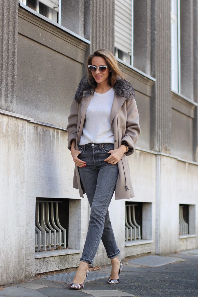 Model and Blogger Alexandra Lapp wearing a Céline Box Bag Look with a wool coat with fur collar in taupe, a light white wool sweater by Zara, grey Levi’s jeans, camouflage Gianvito Rossi pumps, vintage Gucci sunglasses and a light grey Céline box bag in Düsseldorf, Germany.