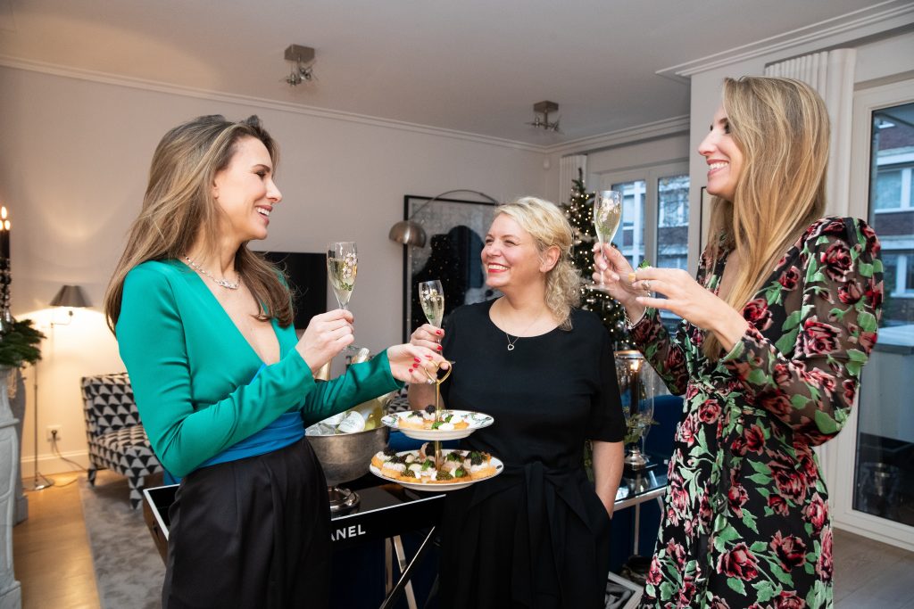 Dinner with friends, Aki Kaviar, Kaviar, Perrier-Jouët, Champagne, Blanc de Blancs, Belle Époque Alexandra Lapp having a private dinner with friends, Perrier-Jouët and Aki Kaviar at her home.