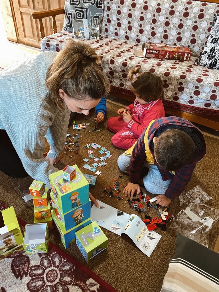 Alexandra Lapp traveling to Tirana, Albania to SOS Kinderdörfer weltweit, an organisation which supports more than 1,5 Mio. people in more than 130 countries of the world. It offers various forms of support such as schools, social centers, medical centers, vocational training centers, SOS Children’s Villages and kindergardens.