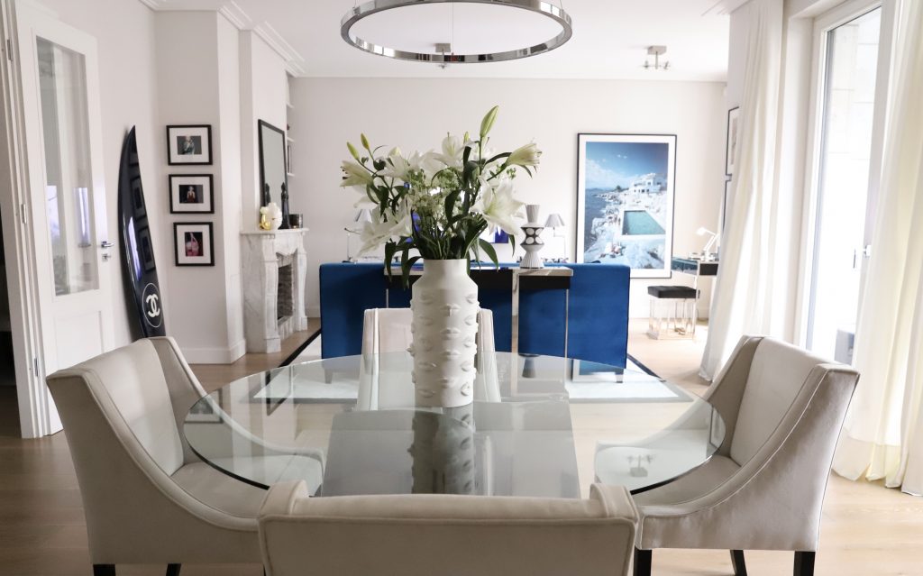 Alexandra Lapp redesigns her living room together with MAXIMILIAN ARNDT INTERIOR LIVING