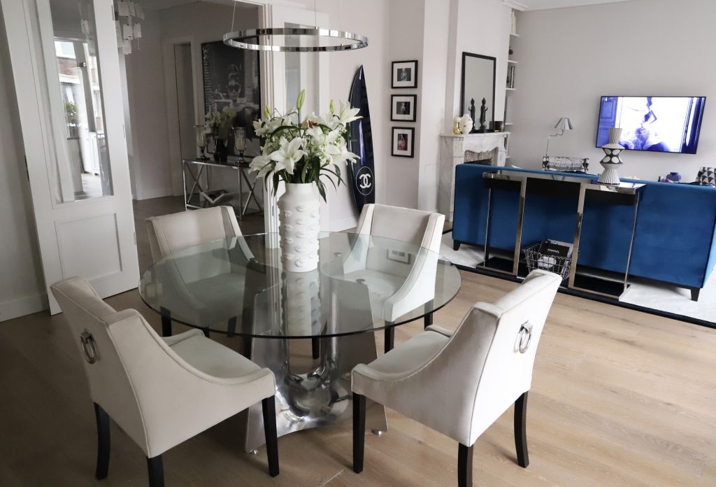 Alexandra Lapp redesigns her living room together with MAXIMILIAN ARNDT INTERIOR LIVING