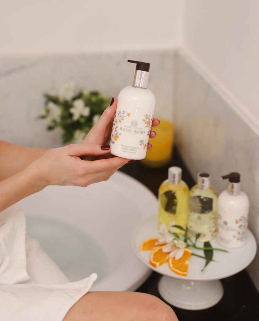Alexandra Lapp zelebriert ihr Baderitual mit Orange & Bergamotte Serie von Molton Brown.