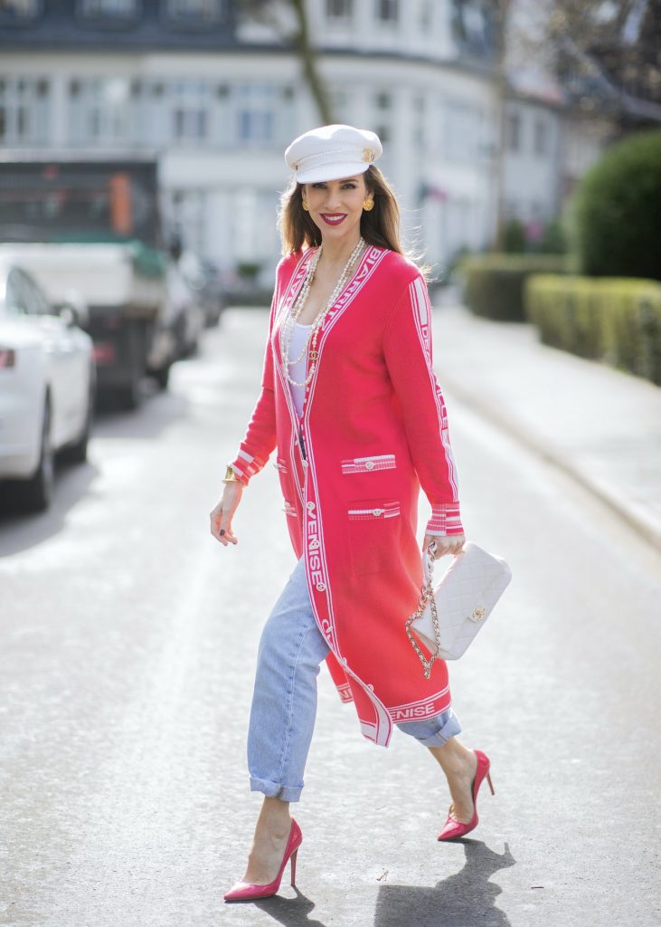Alexandra Lapp. SuperBrands Secondhand, Chanel, Flap bag, vintage, cardigan, Prada Alexandra Lapp is seen wearing CHANEL cardigan, CHANEL vintage jewelry and brooch, CHANEL BAKER BOY hat, JAMES PERSE tank top, LEVIS denim, CHANEL padded bag, PRADA pumps. Complete look by SuperBrands Secondhand.