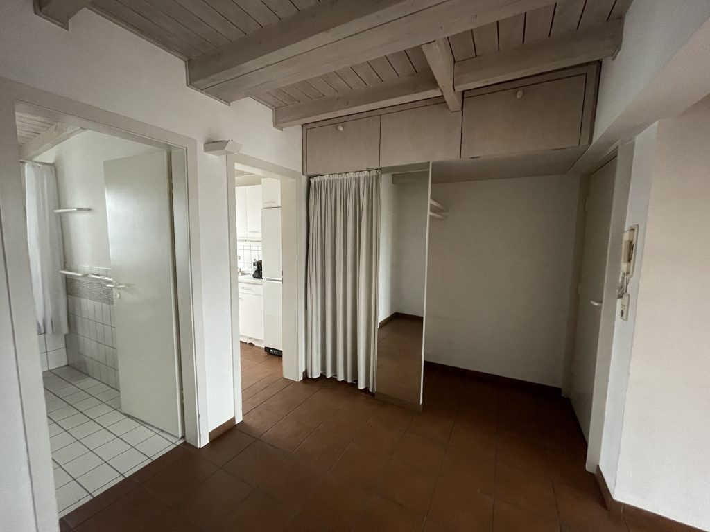 Alexandra Lapp is refurbishing her apartment in cooperation with Thelen Drifte, Furnierholz Düsseldorf, Caparol Icons, Loft FX, Parkett Dietrich.