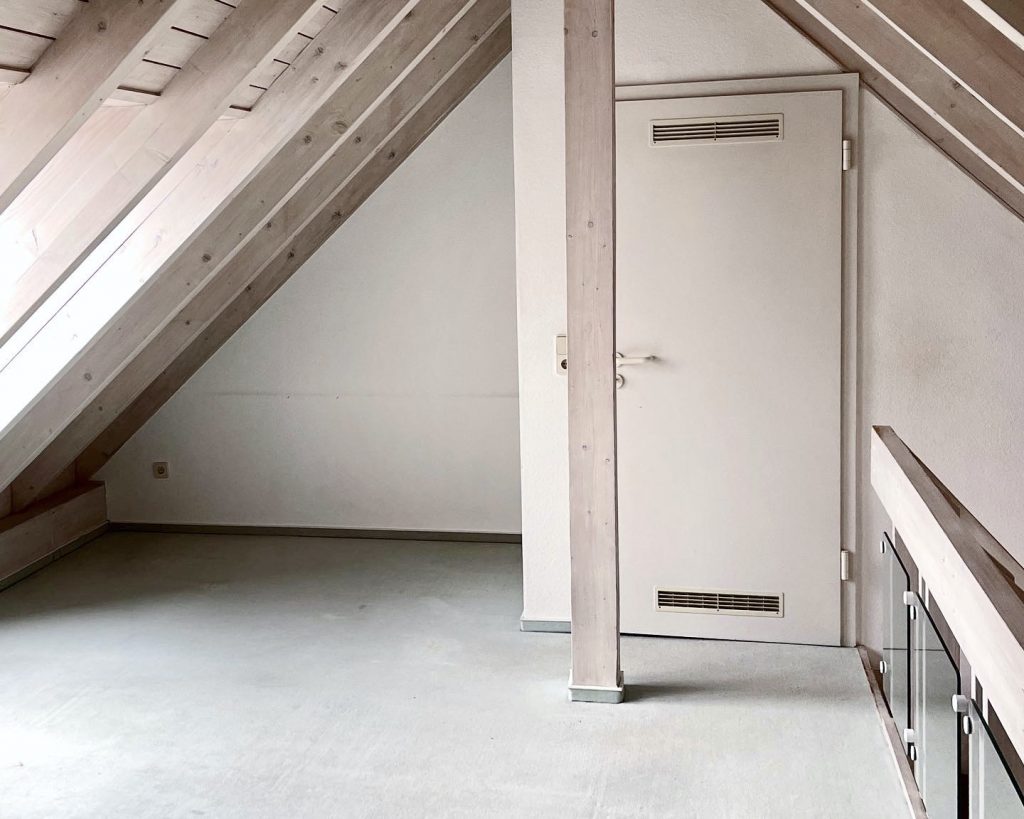 Alexandra Lapp is refurbishing her apartment in cooperation with Thelen Drifte, Furnierholz Düsseldorf, Caparol Icons, Loft FX, Parkett Dietrich.