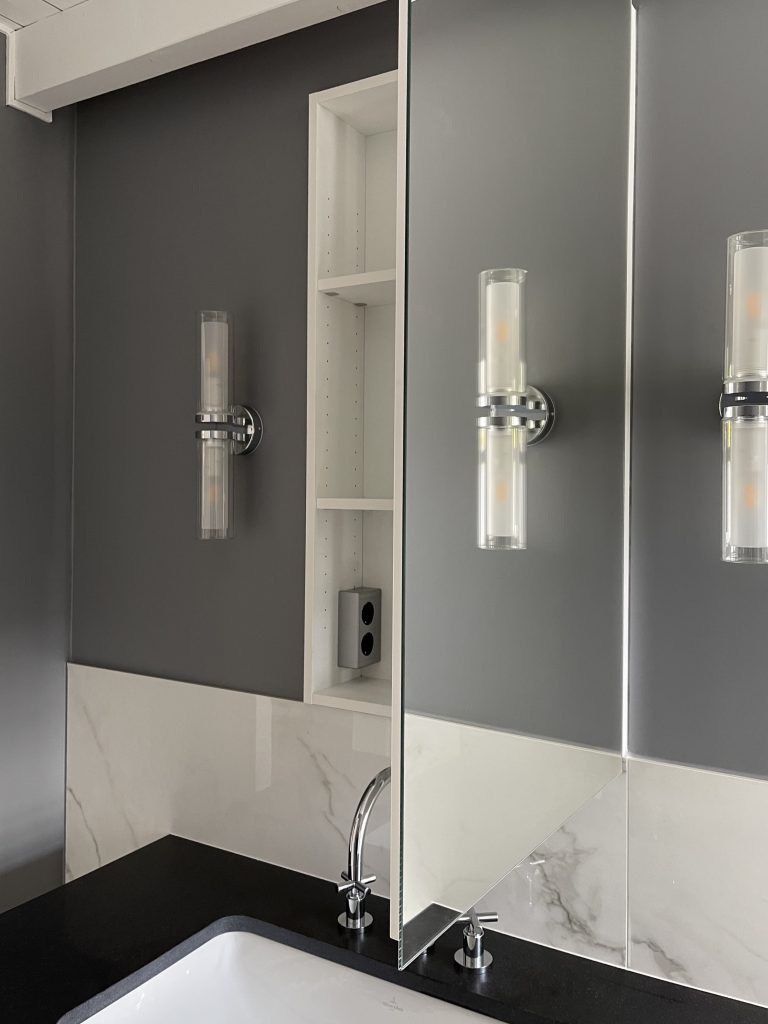 Alexandra Lapp is refurbishing the bathroom of her new apartment with products by Villeroy & Boch Fliesen, Villeroy & Boch, Caparol Icons, Dornbracht, Thelen Drifte, Naturstein Meyer, and Furnierholz Handelsgesellschaft.