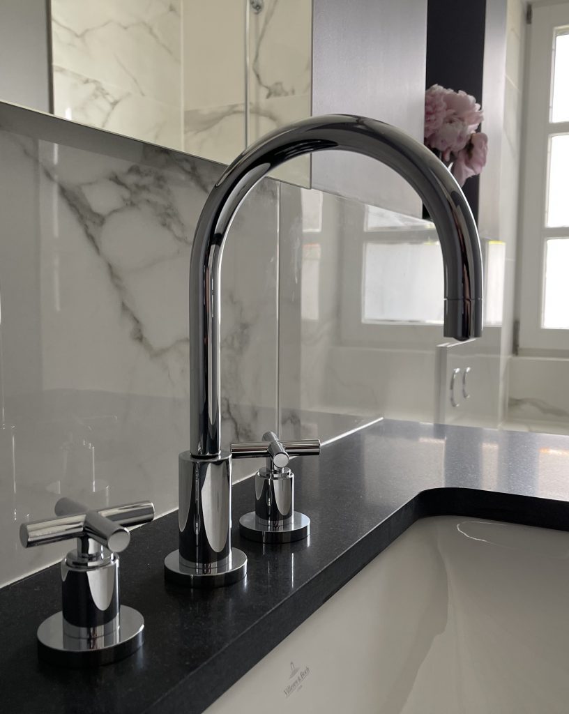 Alexandra Lapp is refurbishing the bathroom of her new apartment with products by Villeroy & Boch Fliesen, Villeroy & Boch, Caparol Icons, Dornbracht, Thelen Drifte, Naturstein Meyer, and Furnierholz Handelsgesellschaft.
