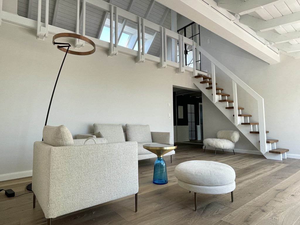 Alexandra Lapp is refurbishing her apartment in cooperation with Thelen Drifte, Furnierholz Düsseldorf, Caparol Icons, Loft FX, Parkett Dietrich.