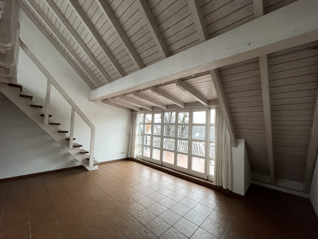 Alexandra Lapp is refurbishing her apartment in cooperation with Thelen Drifte, Furnierholz Düsseldorf, Caparol Icons, Loft FX, Parkett Dietrich.
