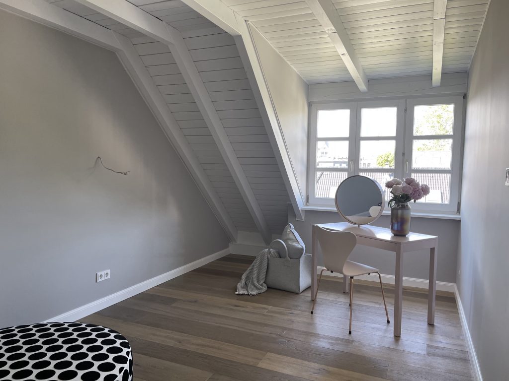 Alexandra Lapp is refurbishing her apartment in cooperation with Thelen Drifte, Furnierholz Düsseldorf, Caparol Icons, Loft FX, Parkett Dietrich.