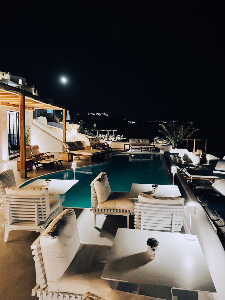 Alexandra Lapp is enjoying her summer holidays in the beautiful village Oia on Santorini.