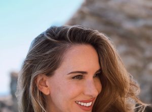 Alexandra Lapp enjoys her new skincare routine with Clé de Peau Beauté on the beautiful island of Ios in Greece.