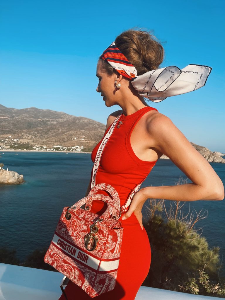 Alexandra Lapp is spending a good time with friends at the Cycladic Gem Luxury Villa, on Ios in Greece.