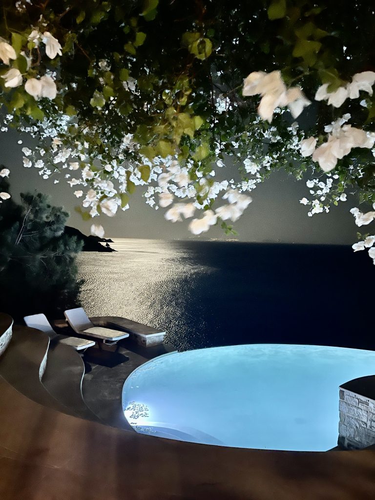 Alexandra Lapp is spending a good time with friends at the Cycladic Gem Luxury Villa, on Ios in Greece.
