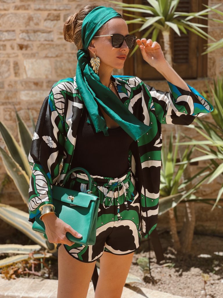 Alexandra Lapp is spending a good time with friends at the Cycladic Gem Luxury Villa, on Ios in Greece.