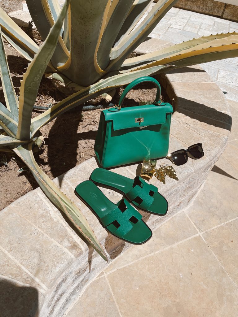 Alexandra Lapp is spending a good time with friends at the Cycladic Gem Luxury Villa, on Ios in Greece.
