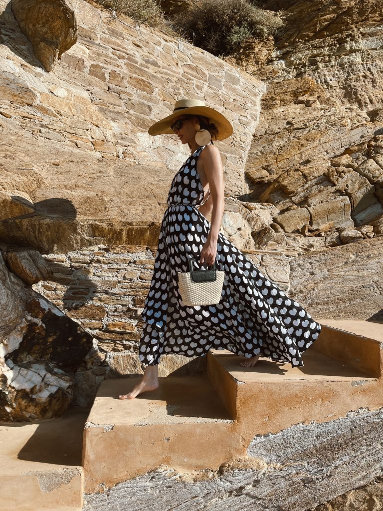 Alexandra Lapp is spending a good time with friends at the Cycladic Gem Luxury Villa, on Ios in Greece.