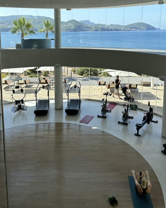 Alexandra Lapp enjoys an amazing time at 7PINES RESORT IBIZA together with her family at this unique and breathtaking location.