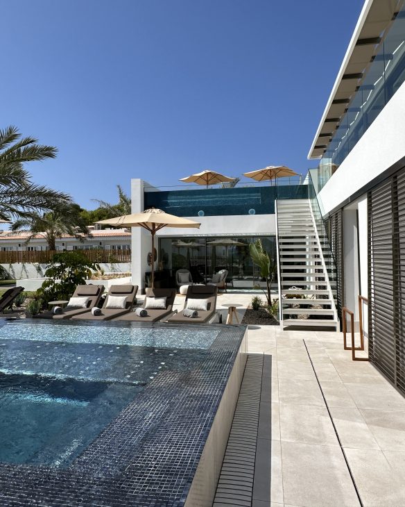 Alexandra Lapp enjoys an amazing time at 7PINES RESORT IBIZA together with her family at this unique and breathtaking location.