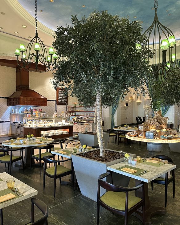 Alexandra Lapp spends an extraordinary six day vacation experience at the legendary beachfront oasis the One&Only Royal Mirage Dubai.