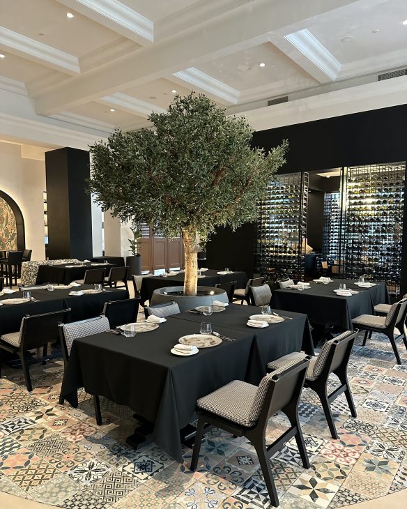 Alexandra Lapp spends an extraordinary six day vacation experience at the legendary beachfront oasis the One&Only Royal Mirage Dubai.